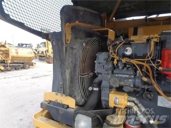 CAT PS-150C Rouleaux à pneumatiques