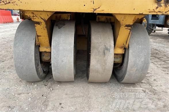 CAT PS-200B Rouleaux à pneumatiques