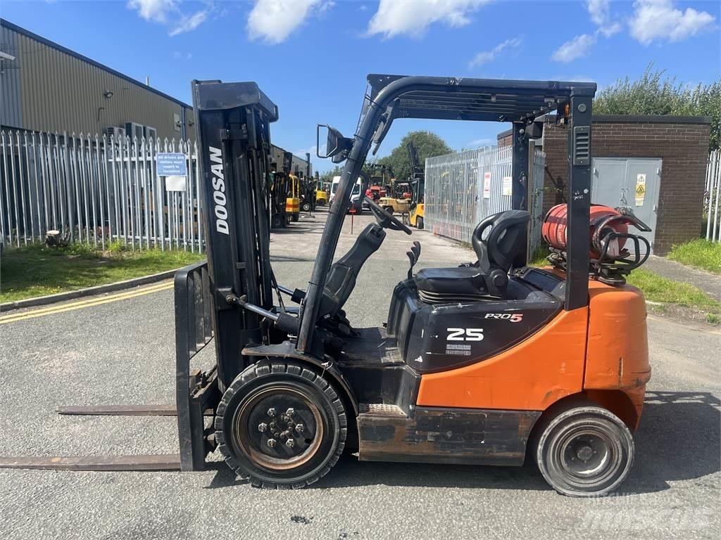 Doosan G25P-5 Chariots GPL