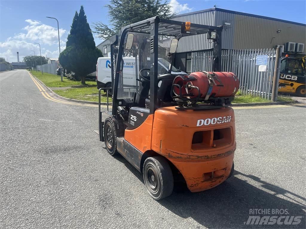 Doosan G25P-5 Chariots GPL