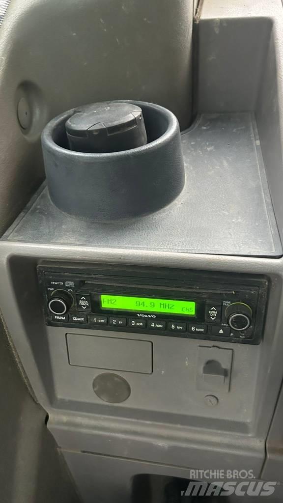 Volvo EW 140 C Pelle sur pneus