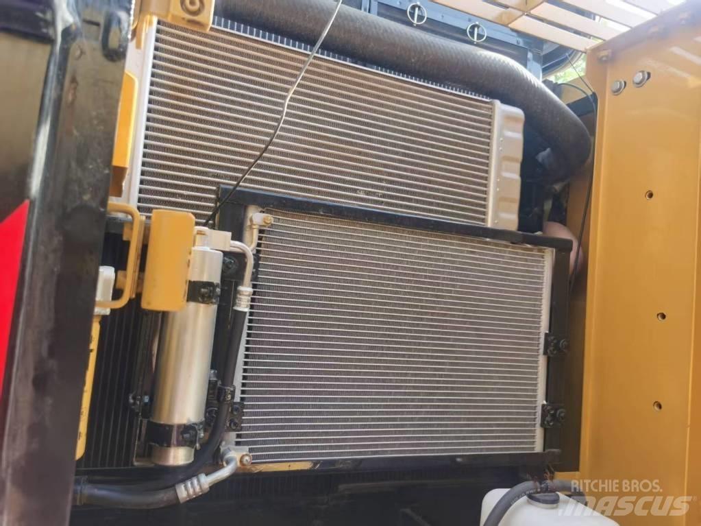 CAT 320d2 Pelle sur chenilles