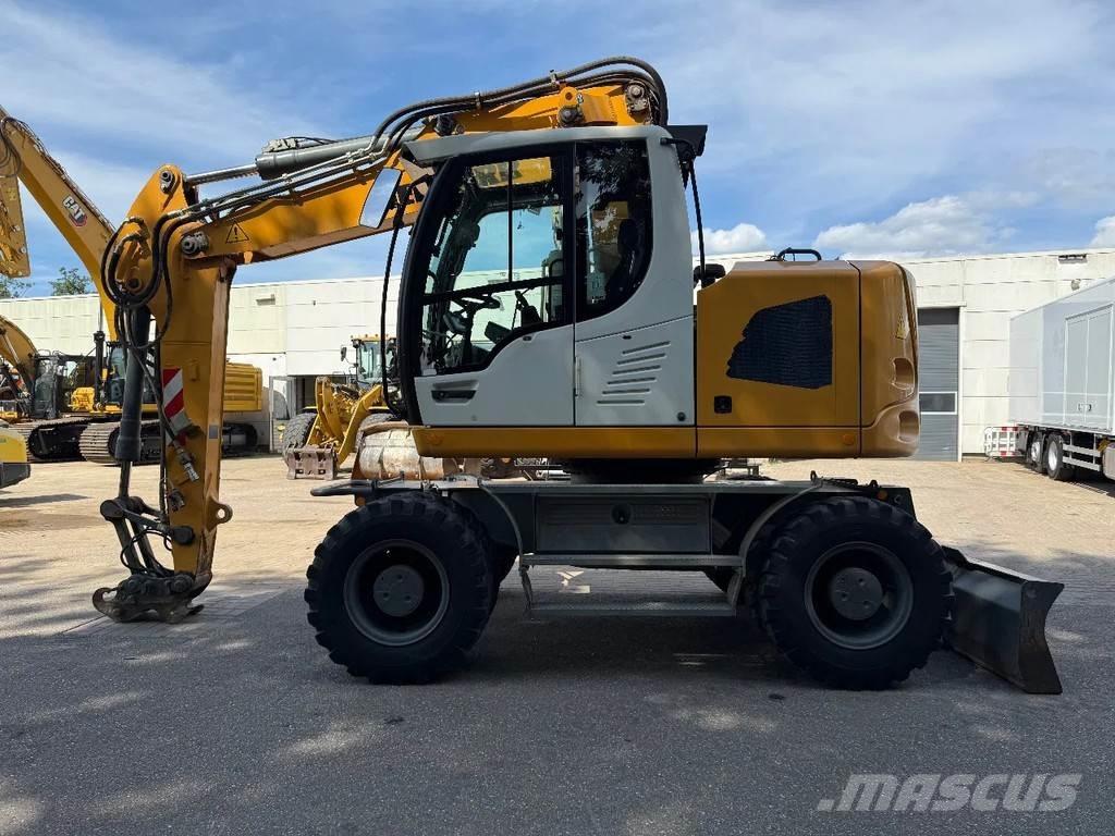 Liebherr A918 Pelle sur pneus