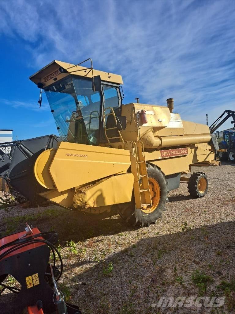 New Holland 8030 H Moissonneuse batteuse