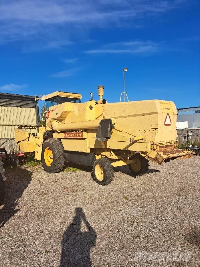 New Holland 8030 H Moissonneuse batteuse
