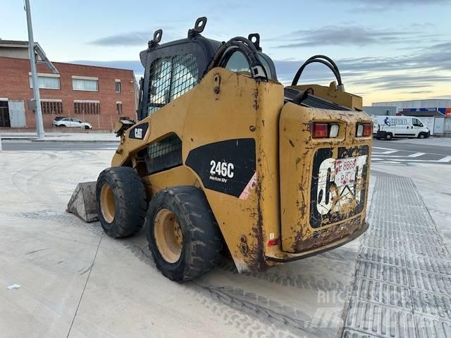 CAT 246 C Chargeuse compacte