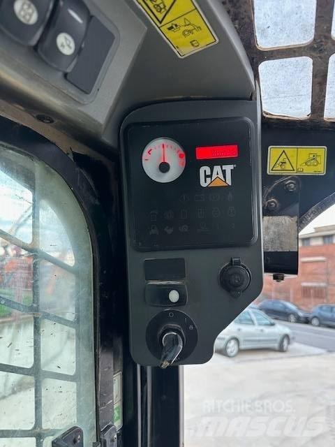 CAT 246 C Chargeuse compacte