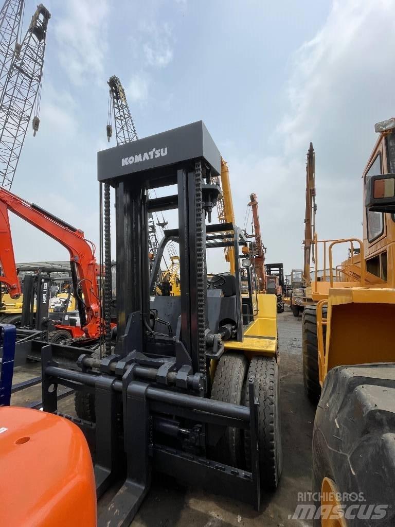 Komatsu 15 ton Chariots diesel