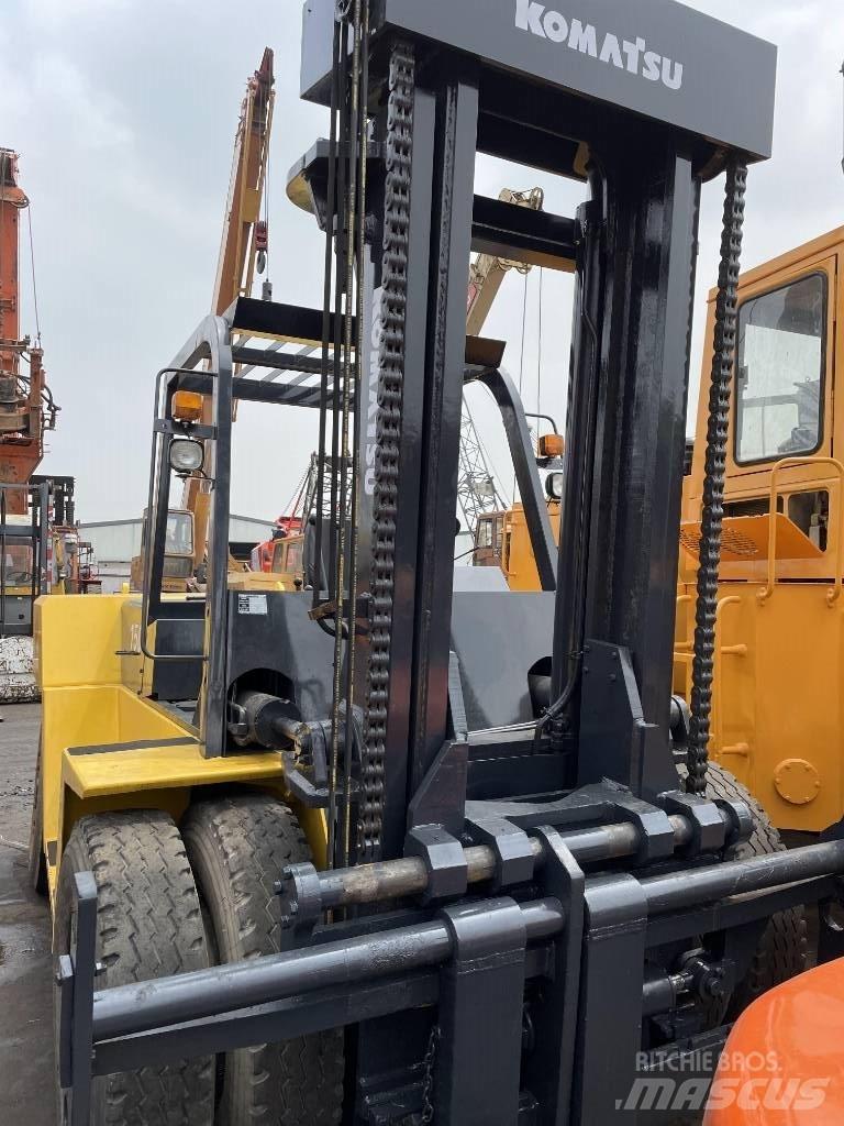Komatsu 15 ton Chariots diesel