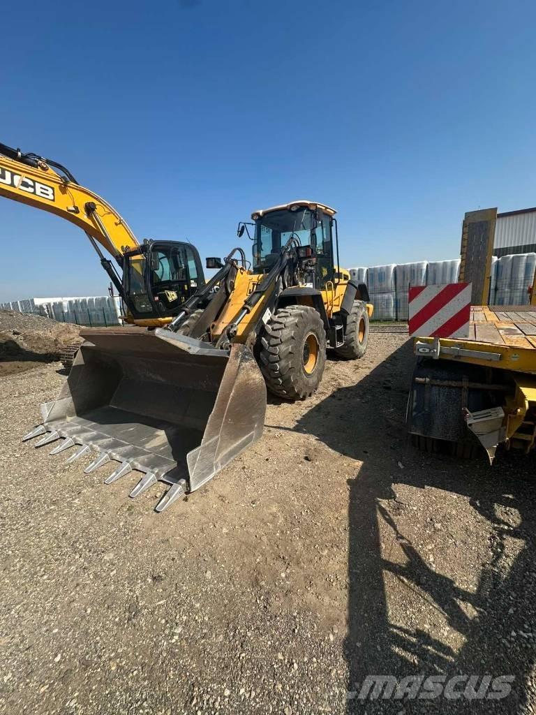 JCB 436 HT Chargeuse sur pneus