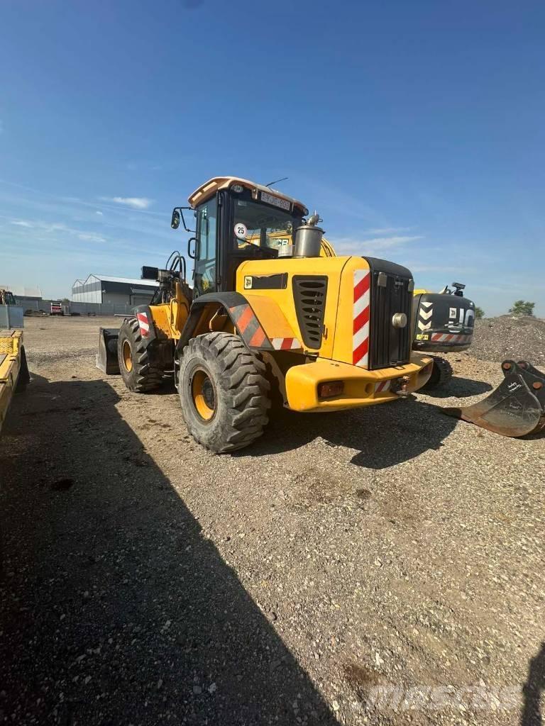 JCB 436 HT Chargeuse sur pneus