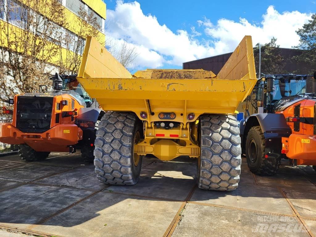 Bell B30E 4x4 Tombereau articulé