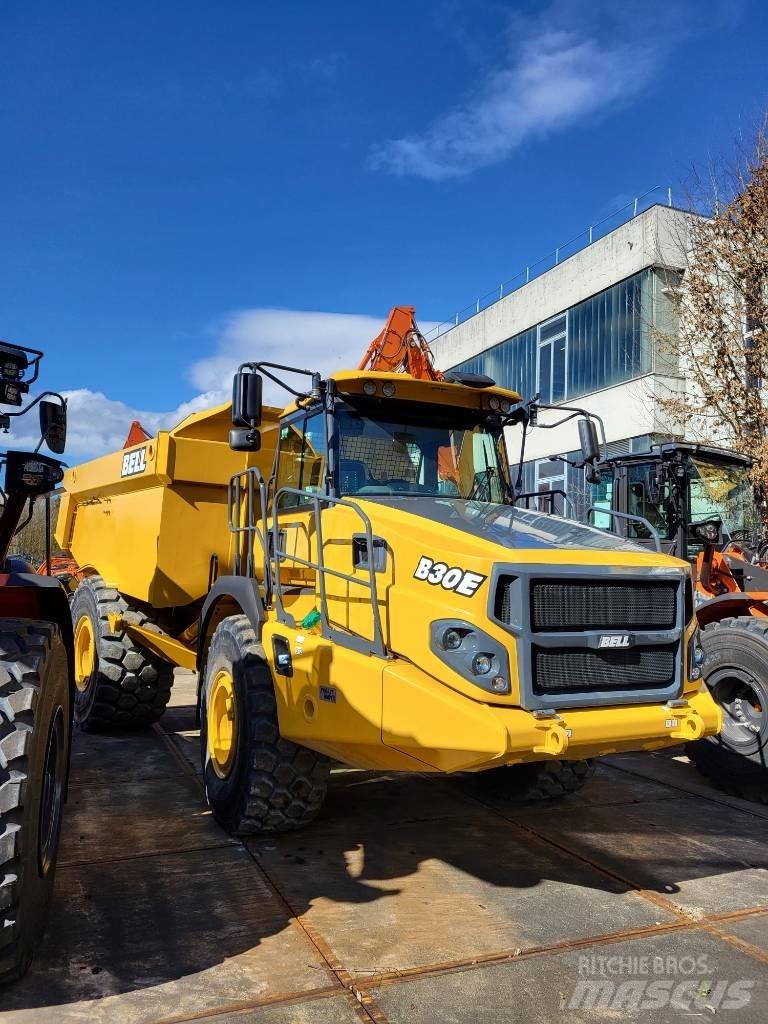 Bell B30E 4x4 Tombereau articulé