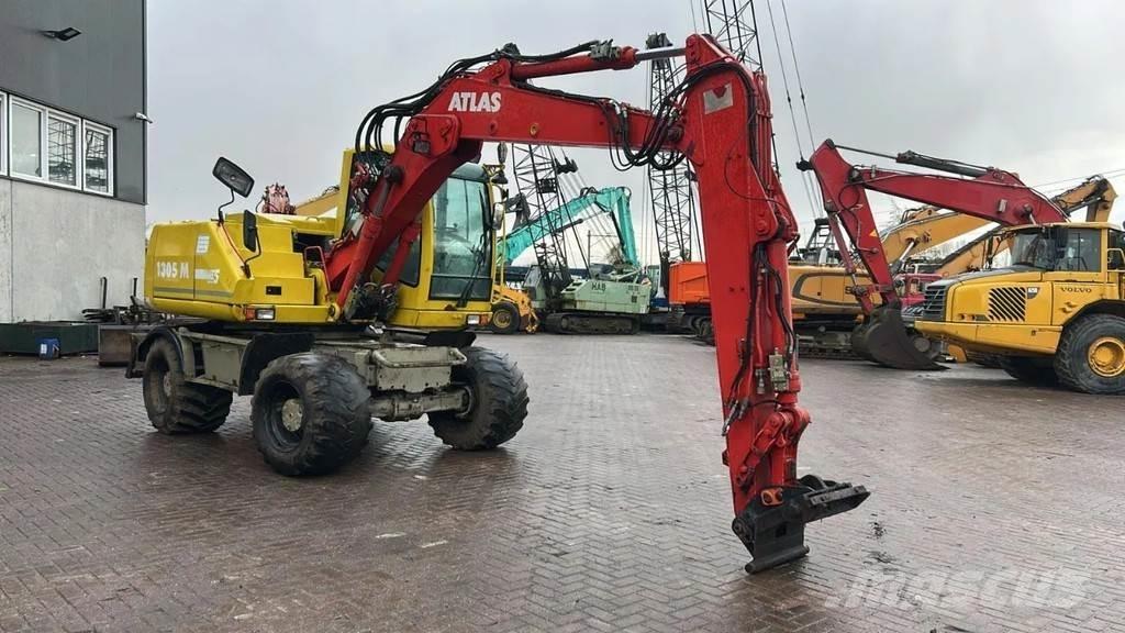Atlas 1305 Pelle sur pneus