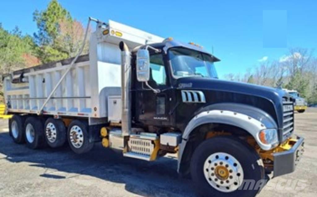 Mack GU 713 Camion benne