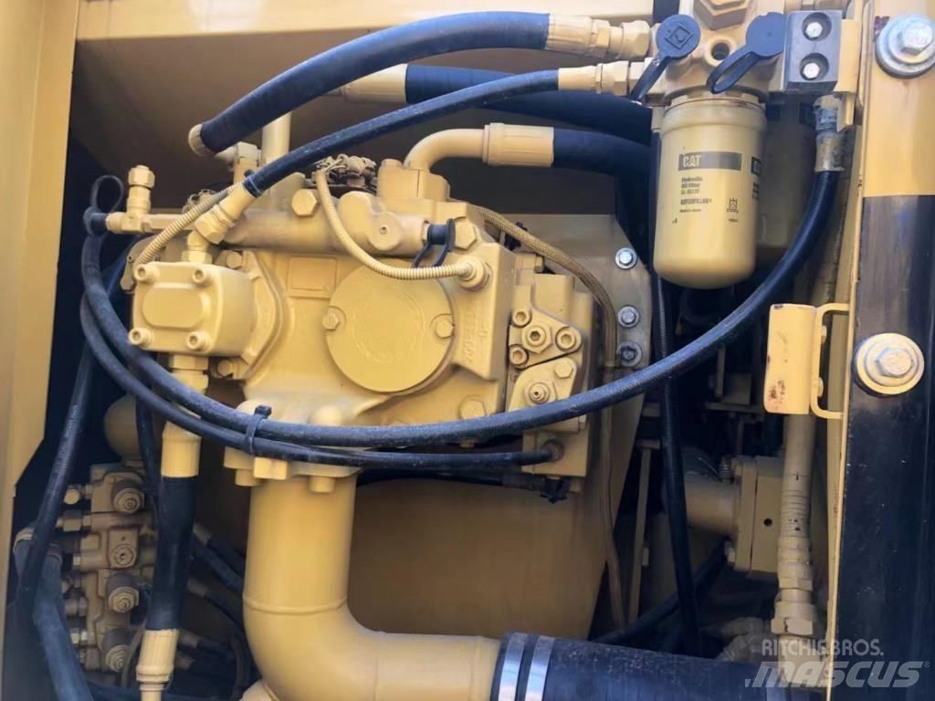 CAT 318C Pelle sur chenilles