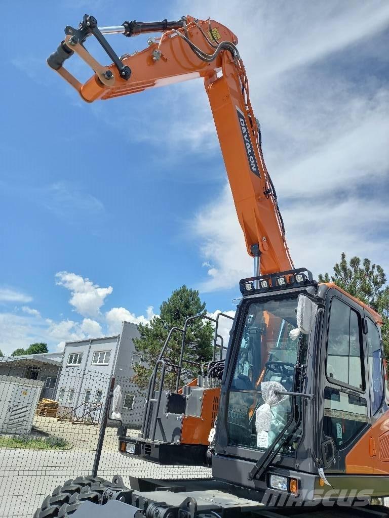 Doosan DX165WR-7K Pelle sur pneus