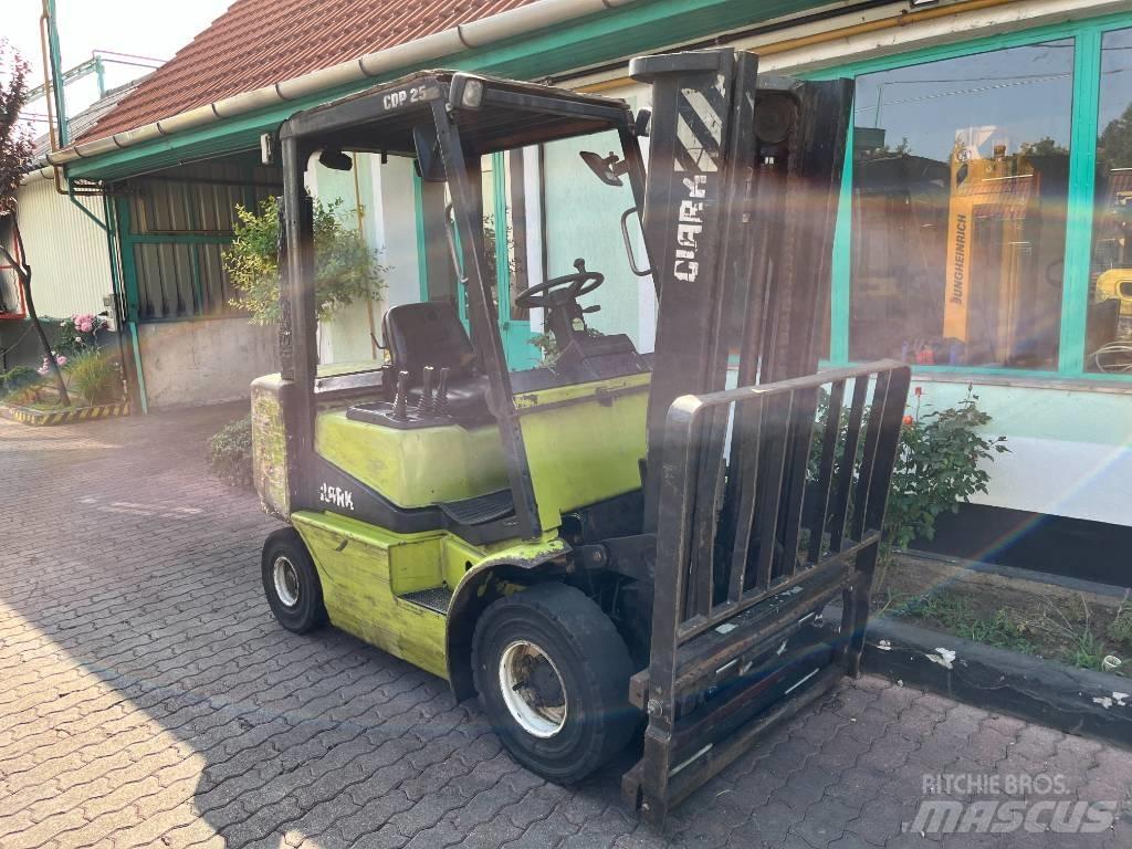 Clark CDP 25 V-4169 Chariots diesel