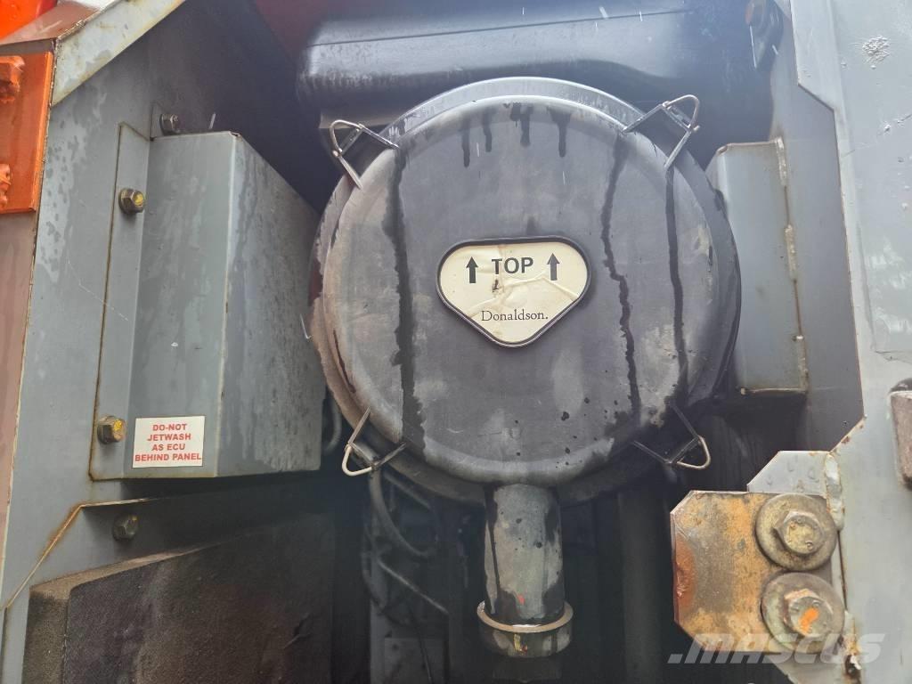 Hitachi ZX 210 LC-3 Pelle sur chenilles