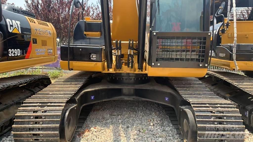CAT 323 Pelle sur chenilles