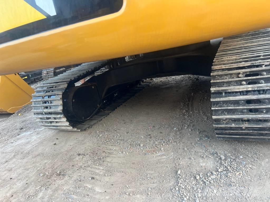 CAT 324 D2L Pelle sur chenilles