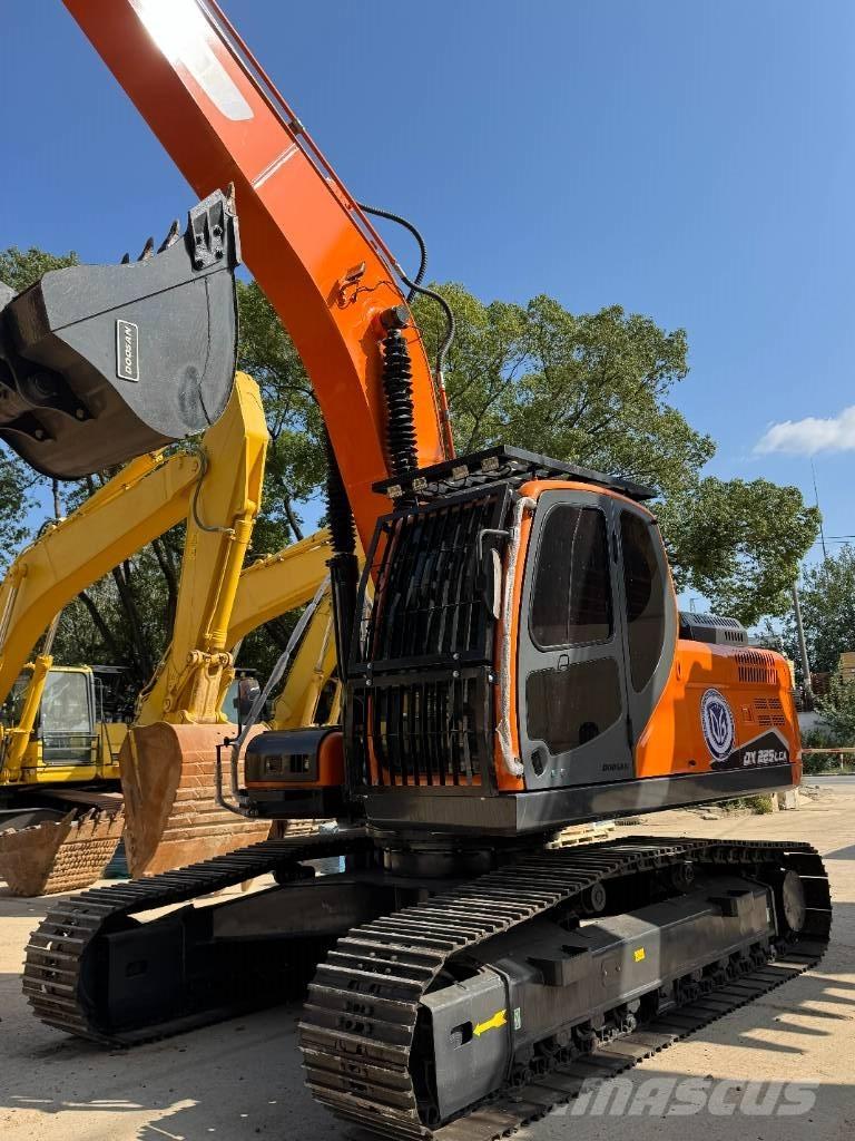 Doosan DX 225 Pelle sur chenilles