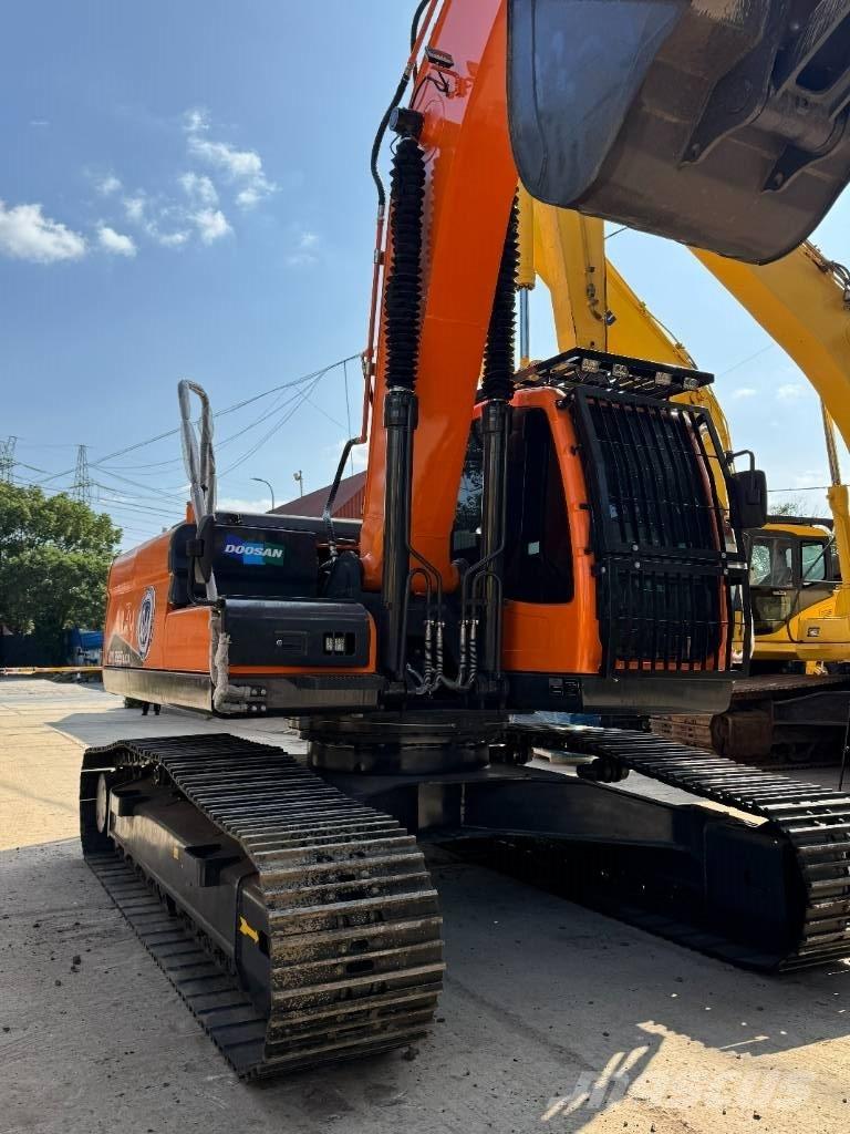 Doosan DX 225 Pelle sur chenilles