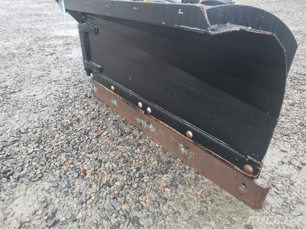 SE Equipment  Vikplog Chasse neige