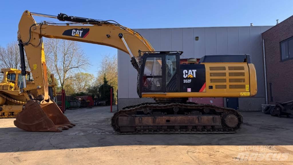 CAT 352 F Pelle sur chenilles
