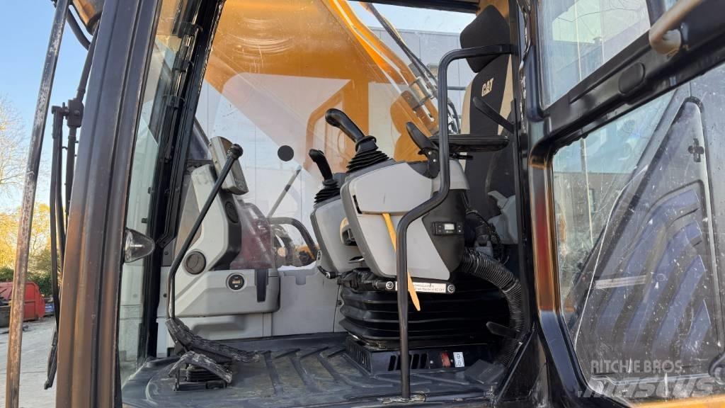 CAT 352 F Pelle sur chenilles
