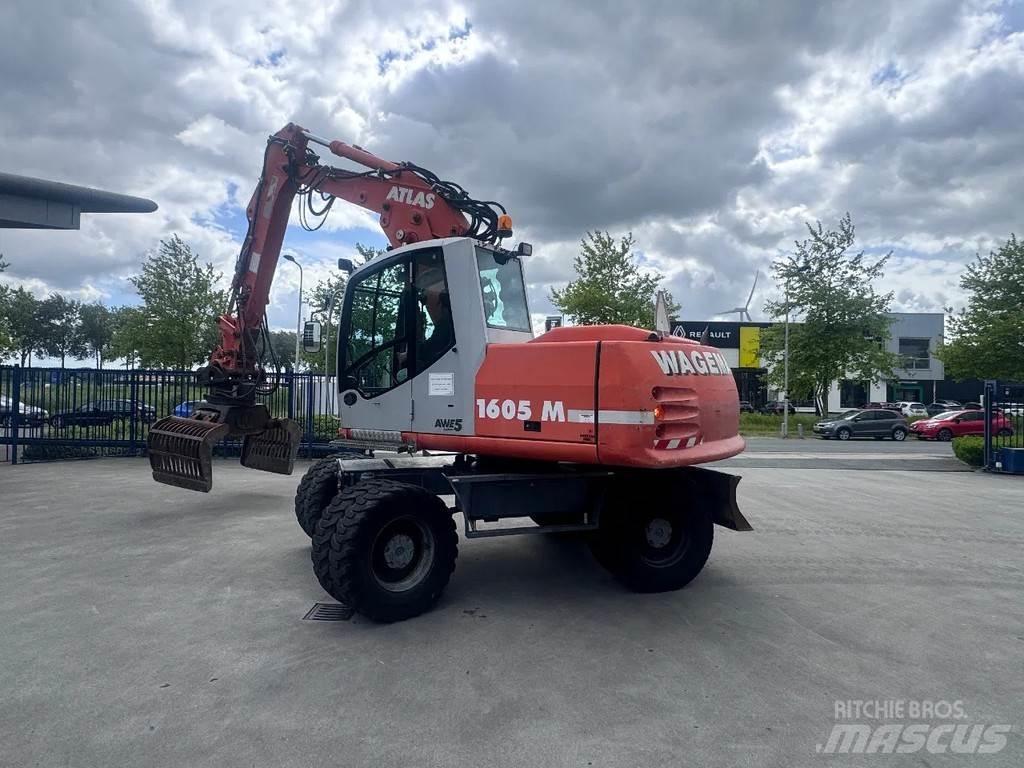 Atlas 1605 M Pelle sur pneus