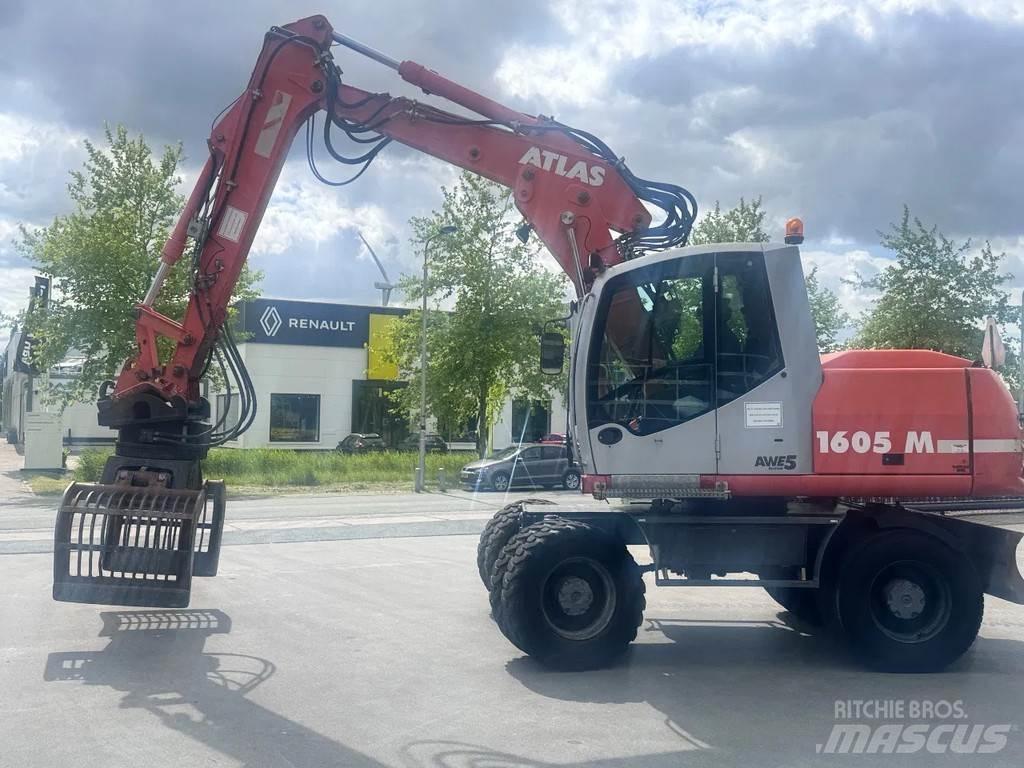 Atlas 1605 M Pelle sur pneus