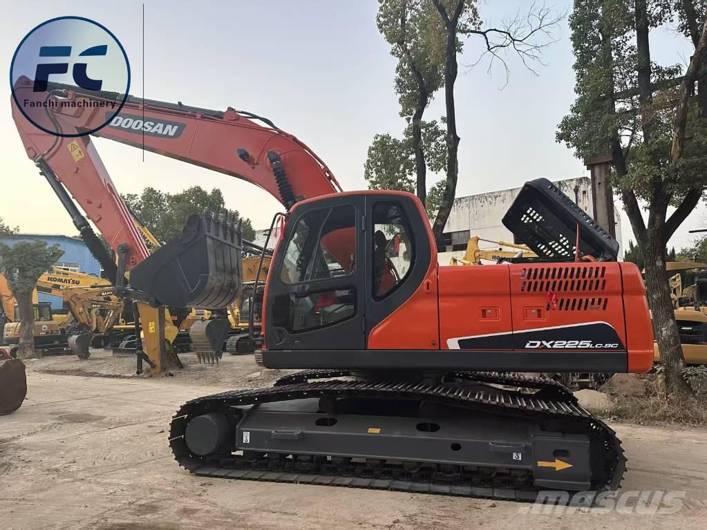 Doosan DX 225 LC Pelle sur chenilles