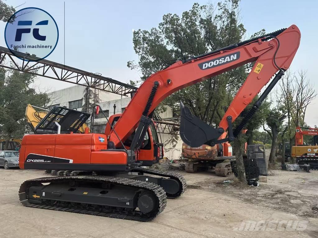 Doosan DX 225 LC Pelle sur chenilles