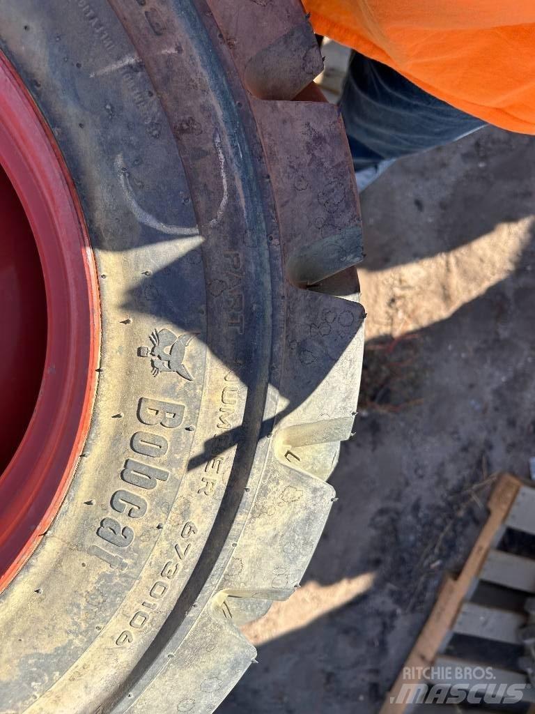 Bobcat 10x16.5 Tires Pneus, roues et jantes
