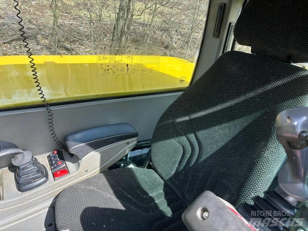 Yanmar B 110 W Pelle sur pneus