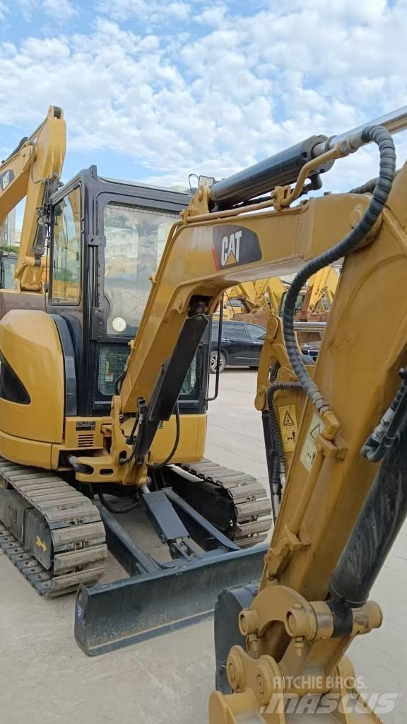CAT CAT302D Pelle sur chenilles