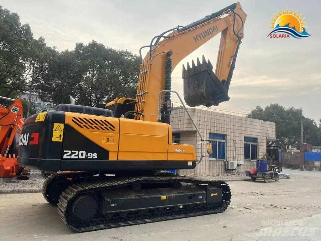 Hyundai R220-9S Pelle sur pneus