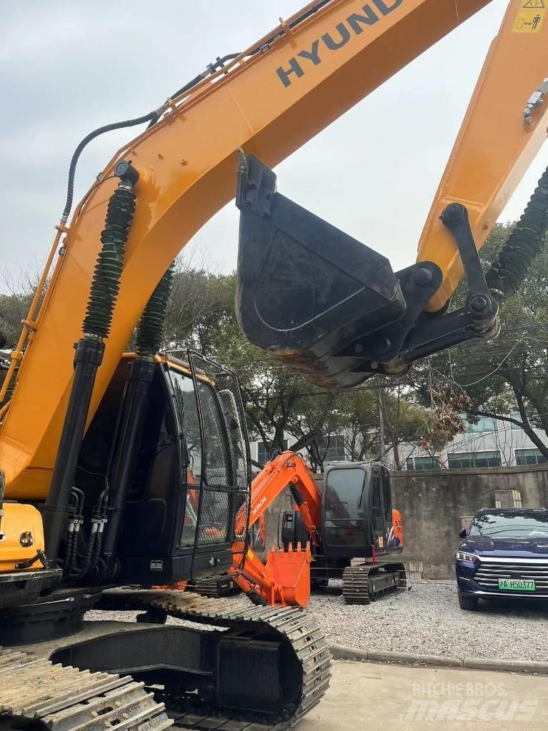 Hyundai R220-9S Pelle sur pneus