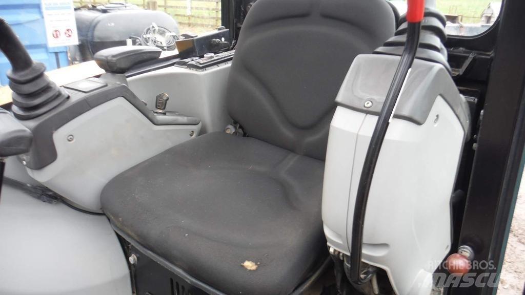 CAT 302.7 D CR Mini pelle < 7t