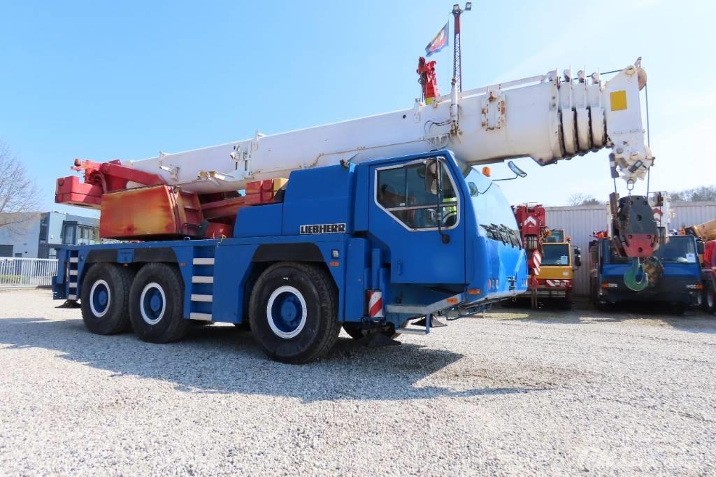 Liebherr LTM 1055-1 Grues tout terrain