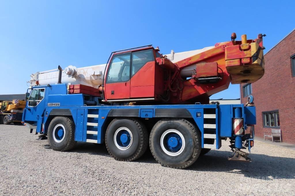 Liebherr LTM 1055-1 Grues tout terrain