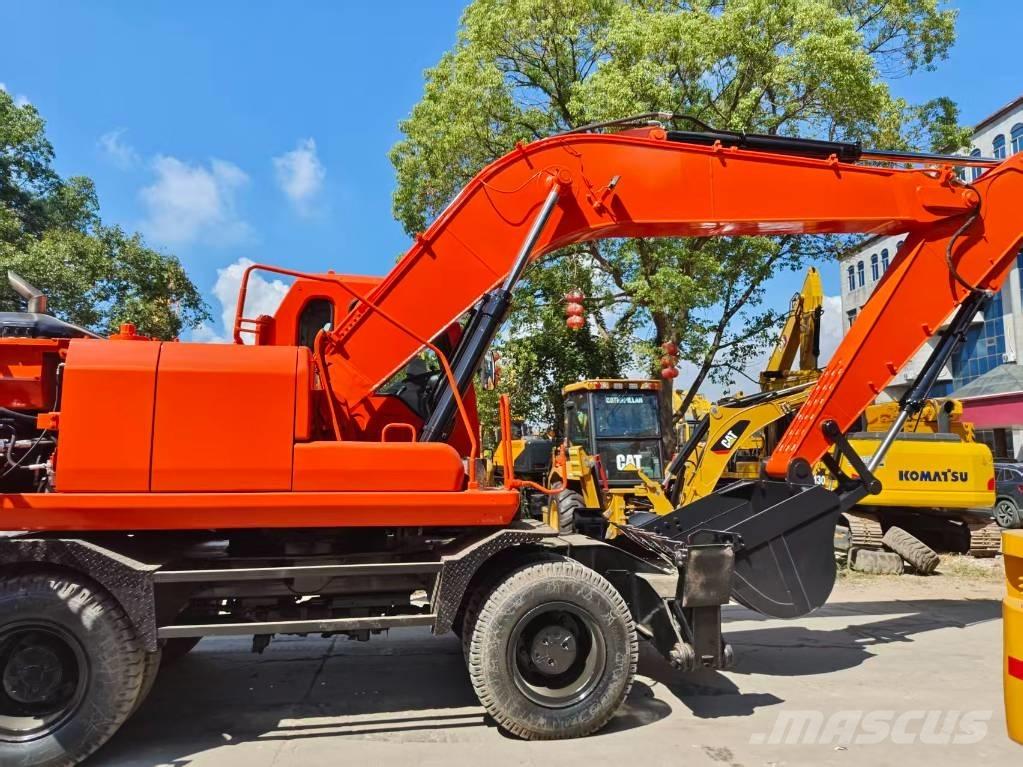 Doosan DH 210 W-7 Pelle sur pneus