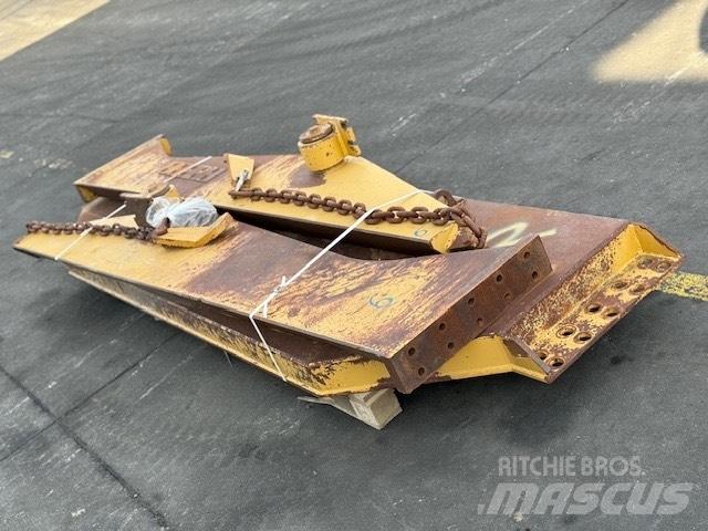 CAT 735 TAIL GATE Tombereau articulé
