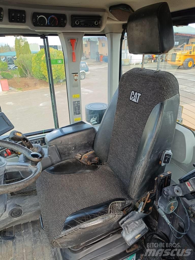 CAT 930M Chargeuse sur pneus