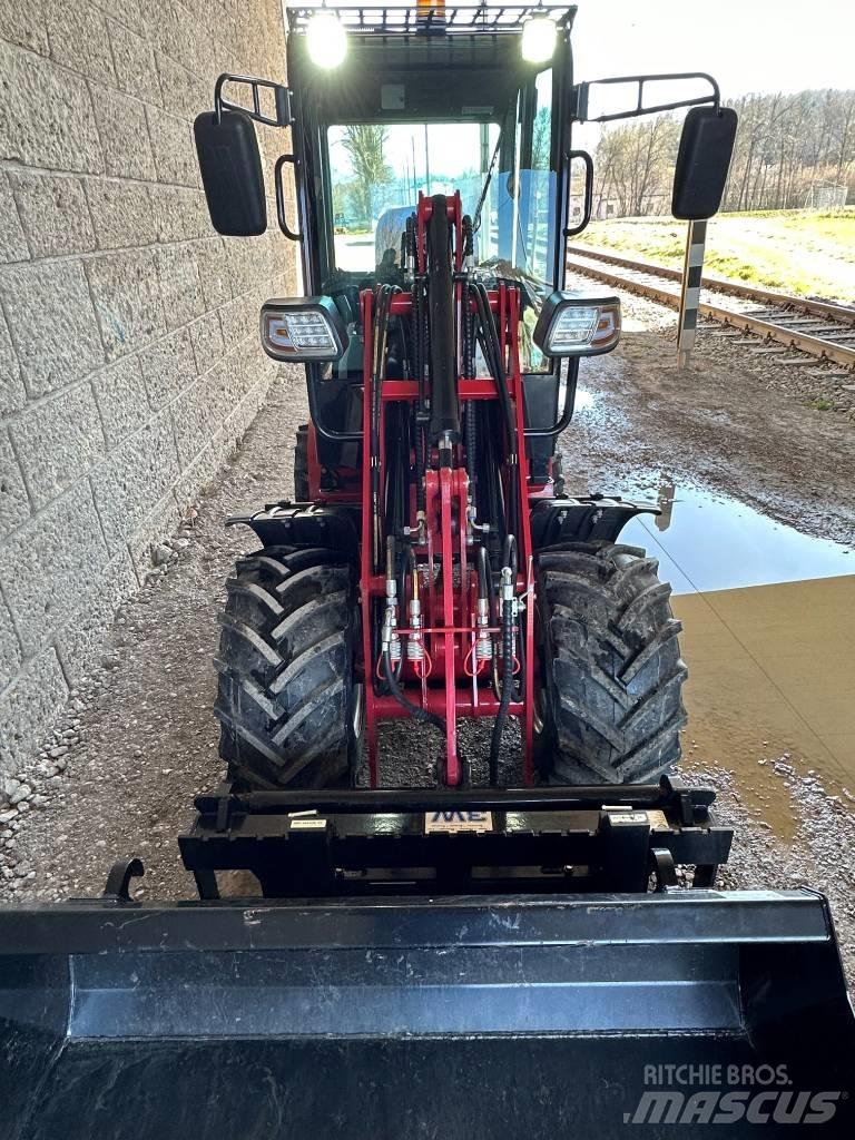  sonstige A08 Chargeuse compacte