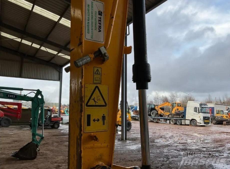 JCB JS 130 LC Pelle sur chenilles