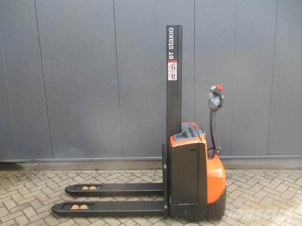 BT SWE 080L Gerbeur accompagnant