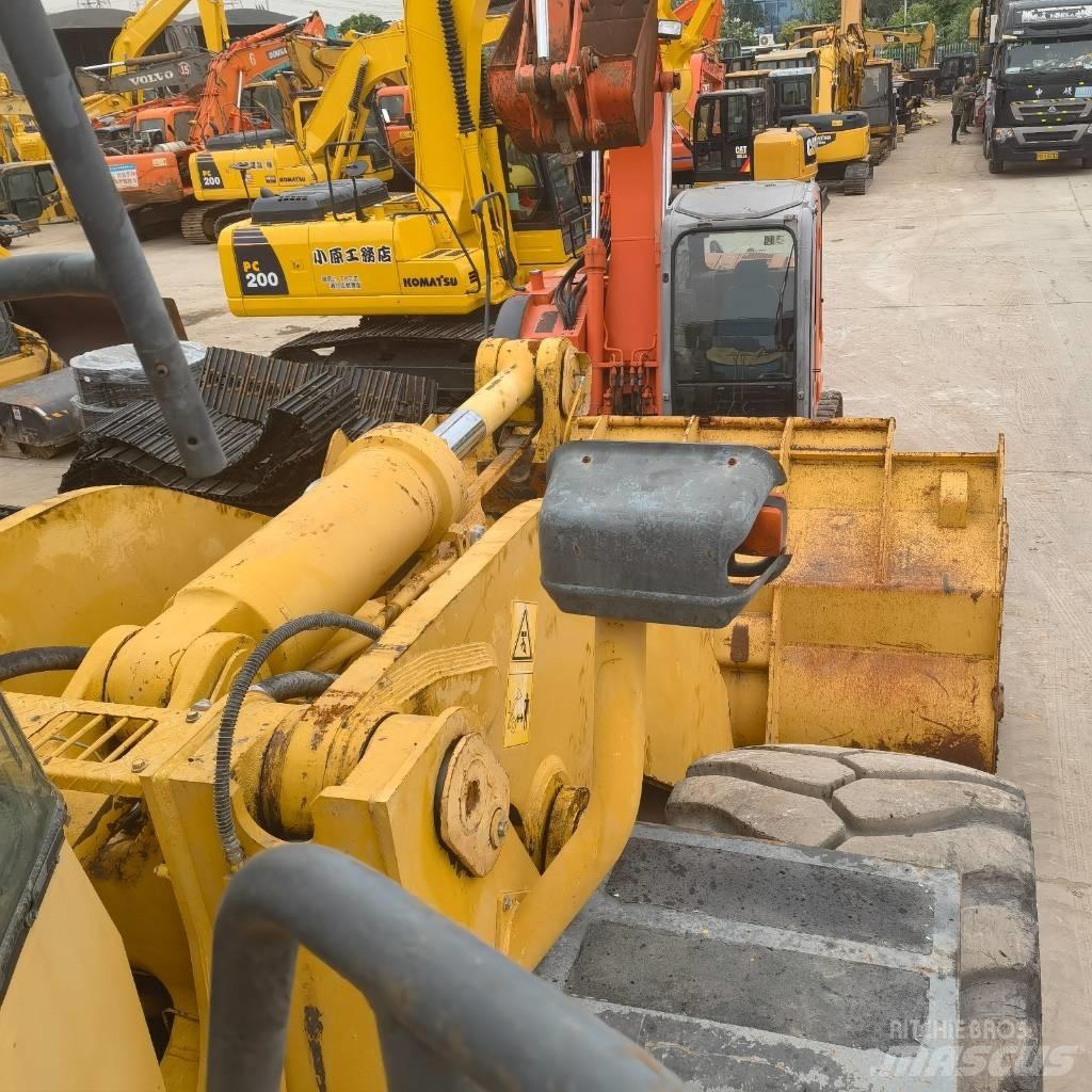 Komatsu WA 600-6 Chargeuse sur pneus