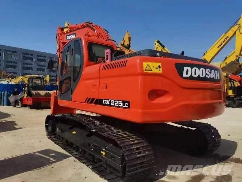 Doosan DX 225 Pelle sur chenilles